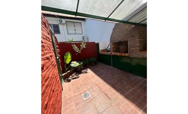 CASA EN BECCAR TRES DORMITORIOS  centro a 4 cuadras estacion