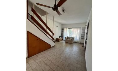 CASA EN BECCAR TRES DORMITORIOS  centro a 4 cuadras estacion