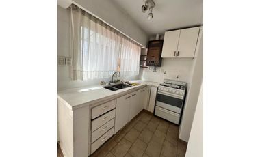 CASA EN BECCAR TRES DORMITORIOS  centro a 4 cuadras estacion