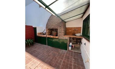 CASA EN BECCAR TRES DORMITORIOS  centro a 4 cuadras estacion