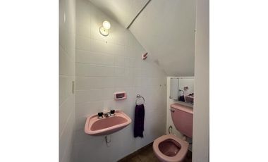 CASA EN BECCAR TRES DORMITORIOS  centro a 4 cuadras estacion