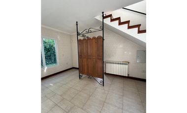 VENDE CASA EN B° LA CAPILLA, VISTALBA, LUJN DE CUYO, MENDOZA.