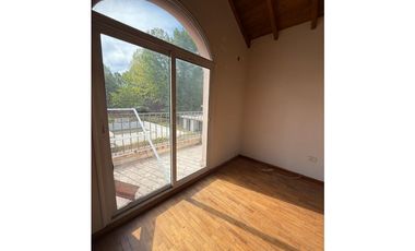 VENDE CASA EN B° LA CAPILLA, VISTALBA, LUJN DE CUYO, MENDOZA.