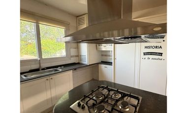 VENDE CASA EN B° LA CAPILLA, VISTALBA, LUJN DE CUYO, MENDOZA.