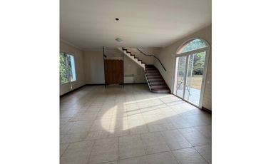 VENDE CASA EN B° LA CAPILLA, VISTALBA, LUJN DE CUYO, MENDOZA.