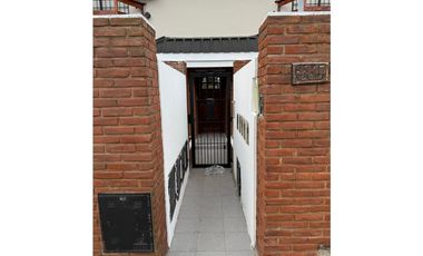 Ph de 2 ambientes con dependencia - Laprida 3345