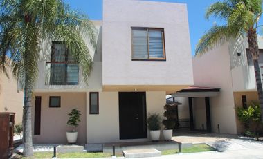 Casa en Fraccionamiento en Puerta Real Corregidora en Renta