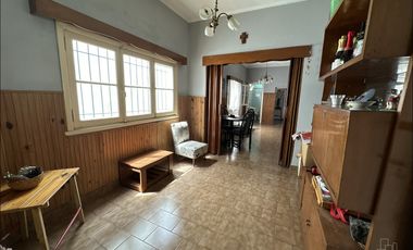 Casa estilo colonial apta p/ múltiples destinos (R2)