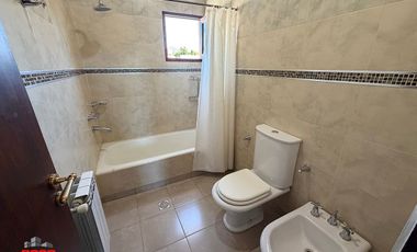 Casa en venta c/ cochera en Humahuaca