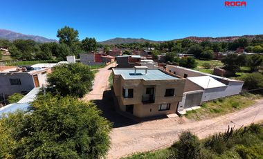 Casa en venta c/ cochera en Humahuaca