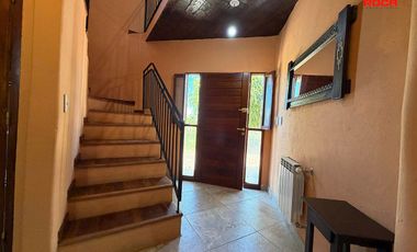 Casa en venta c/ cochera en Humahuaca