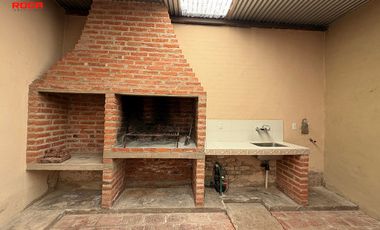 Casa en venta c/ cochera en Humahuaca