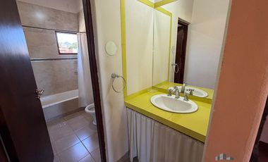 Casa en venta c/ cochera en Humahuaca