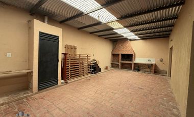 Casa en venta c/ cochera en Humahuaca