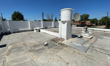 VENTA CASA 3 AMB PARQUE / COCH AP. CRED. -  MERLO