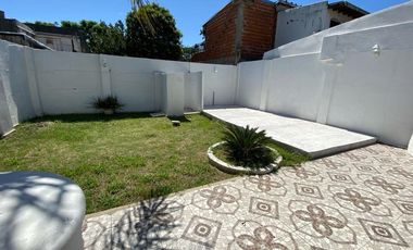 VENTA CASA 3 AMB PARQUE / COCH AP. CRED. -  MERLO
