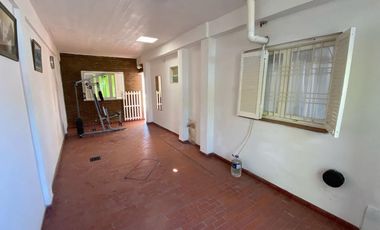 VENTA CASA 3 AMB PARQUE / COCH AP. CRED. -  MERLO