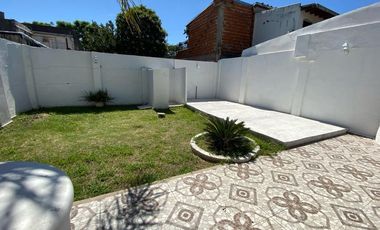 VENTA CASA 3 AMB PARQUE / COCH AP. CRED. -  MERLO
