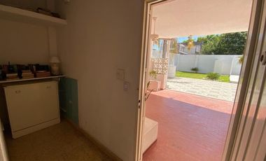 VENTA CASA 3 AMB PARQUE / COCH AP. CRED. -  MERLO