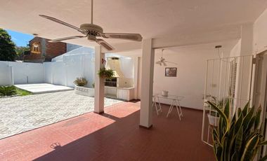 VENTA CASA 3 AMB PARQUE / COCH AP. CRED. -  MERLO