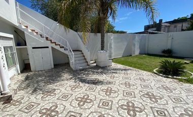 VENTA CASA 3 AMB PARQUE / COCH AP. CRED. -  MERLO