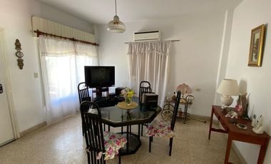 VENTA CASA 3 AMB PARQUE / COCH AP. CRED. -  MERLO
