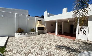 VENTA CASA 3 AMB PARQUE / COCH AP. CRED. -  MERLO