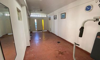 VENTA CASA 3 AMB PARQUE / COCH AP. CRED. -  MERLO