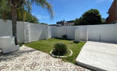 VENTA CASA 3 AMB PARQUE / COCH AP. CRED. -  MERLO