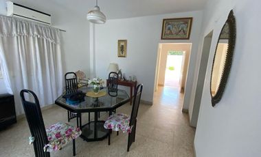 VENTA CASA 3 AMB PARQUE / COCH AP. CRED. -  MERLO