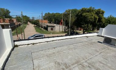 VENTA CASA 3 AMB PARQUE / COCH AP. CRED. -  MERLO