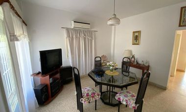 VENTA CASA 3 AMB PARQUE / COCH AP. CRED. -  MERLO