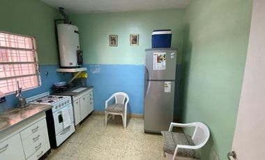VENTA CASA 3 AMB PARQUE / COCH AP. CRED. -  MERLO