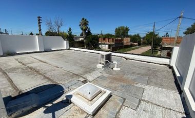 VENTA CASA 3 AMB PARQUE / COCH AP. CRED. -  MERLO