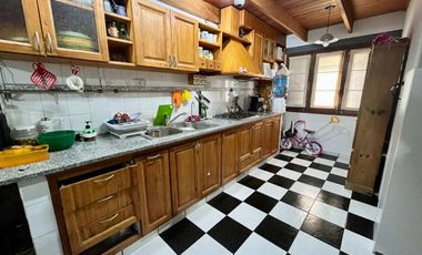 CASA EN VENTA 5 AMB PLAYA NECOCHEA