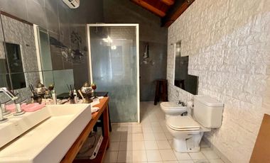 CASA EN VENTA 5 AMB PLAYA NECOCHEA