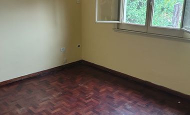 Se Alquila Amplio Depto 2 ambientes en Munro. Cerca Estácion