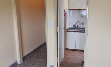 Se Alquila Amplio Depto 2 ambientes en Munro. Cerca Estácion
