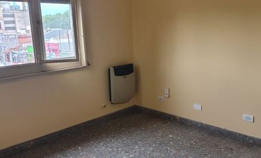 Se Alquila Amplio Depto 2 ambientes en Munro. Cerca Estácion