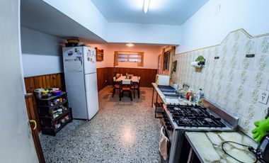OPORTUNIDAD ! CASA A LA VENTA EN BARRIO INDUSTRIAL