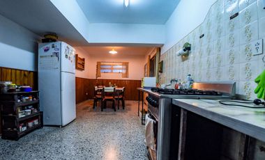 OPORTUNIDAD ! CASA A LA VENTA EN BARRIO INDUSTRIAL