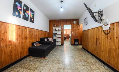 OPORTUNIDAD ! CASA A LA VENTA EN BARRIO INDUSTRIAL