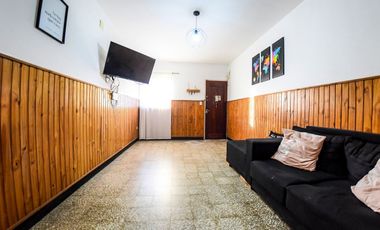 OPORTUNIDAD ! CASA A LA VENTA EN BARRIO INDUSTRIAL