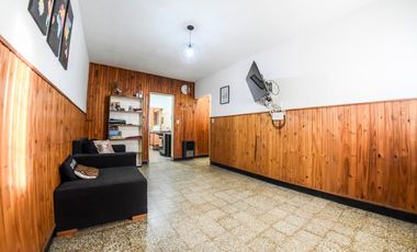 OPORTUNIDAD ! CASA A LA VENTA EN BARRIO INDUSTRIAL