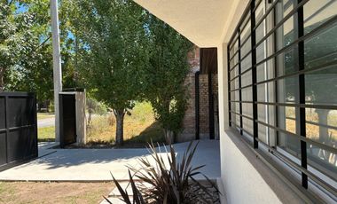 Casa en Funes con jardin y pileta, venta, permuta