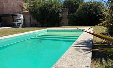 Casa en Funes con jardin y pileta, venta, permuta