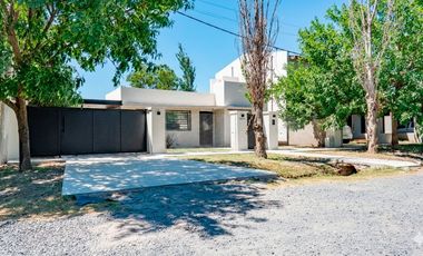Casa en Funes con jardin y pileta, venta, permuta