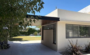 Casa en Funes con jardin y pileta, venta, permuta