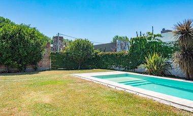 Casa en Funes con jardin y pileta, venta, permuta