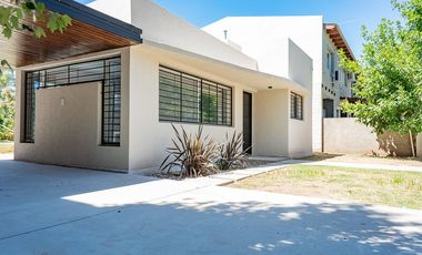 Casa en Funes con jardin y pileta, venta, permuta